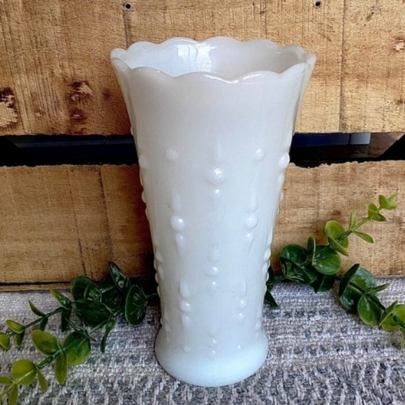 VINTAGE MILK GLASS VASE - Picture 2 of 10